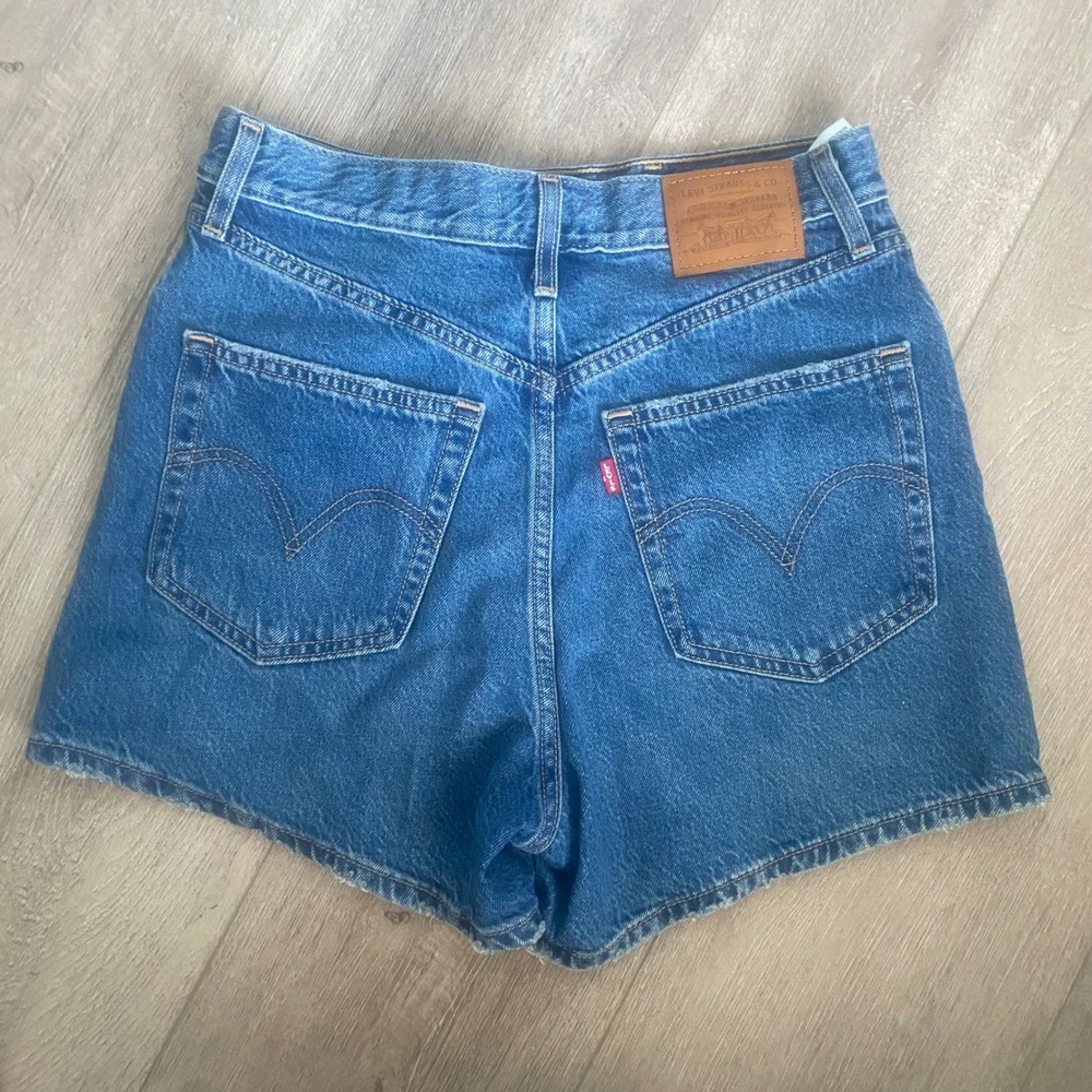 Levis High Loose Shorts 3.5" Womens Medium Wash Denim High Waisted Size 27